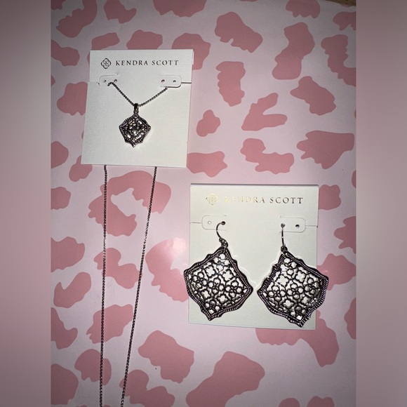 Kendra Scott | Silver Kacey Long Pendant Necklace in Filigree | NEW - Picture 7 of 8